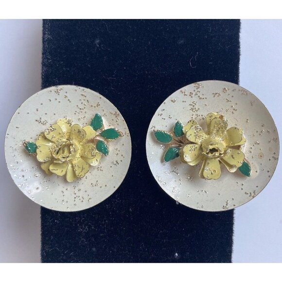 Vintage Yellow Flower Disc Earrings Clip On Gold Flecks Mid Century Retro Pin Up - Picture 1 of 6
